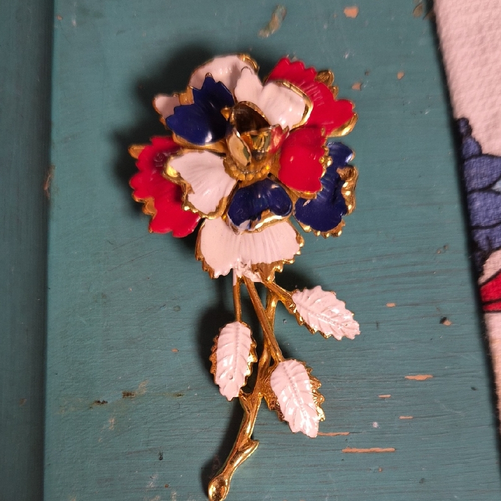 Elegant Gold and Multicolor Floral Brooch